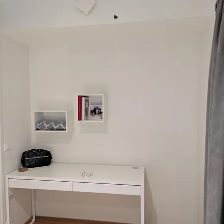 Modern Close To The Airport 아파트